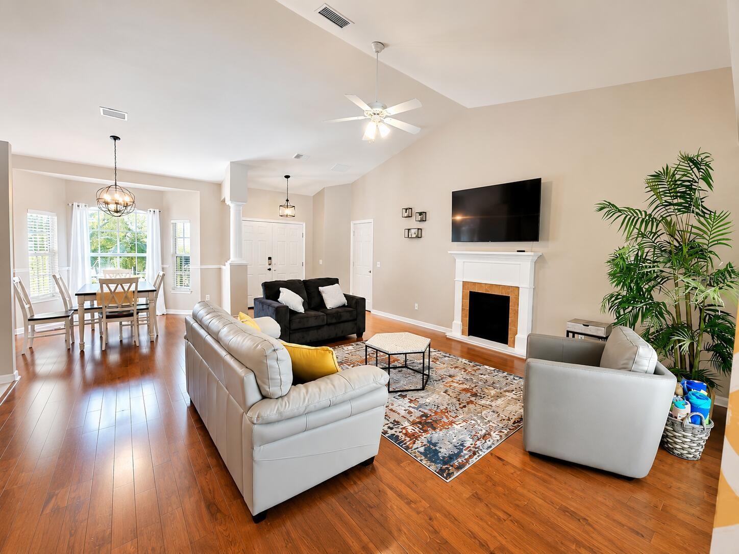 4394 GLORDANO AVE — photo 2