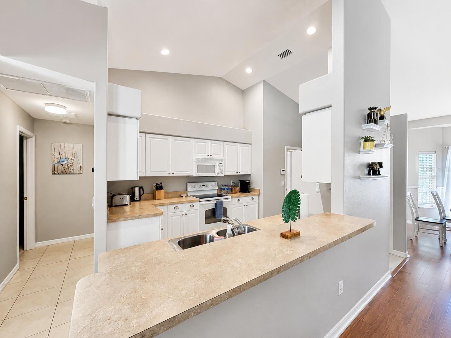 4394 GLORDANO AVE — photo 10