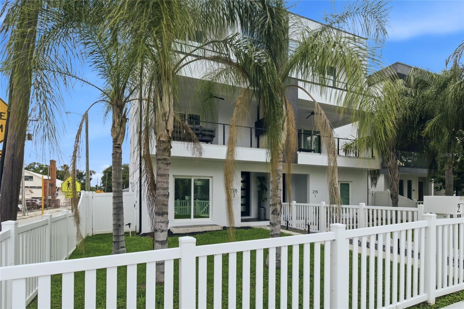 215 W COLUMBUS DR #2 — photo 4
