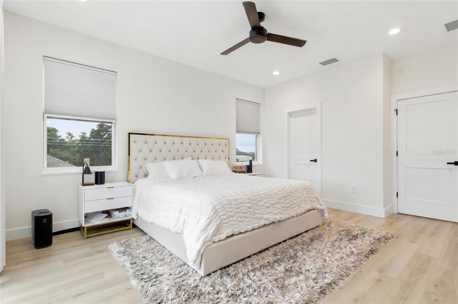 215 W COLUMBUS DR #2 — photo 22