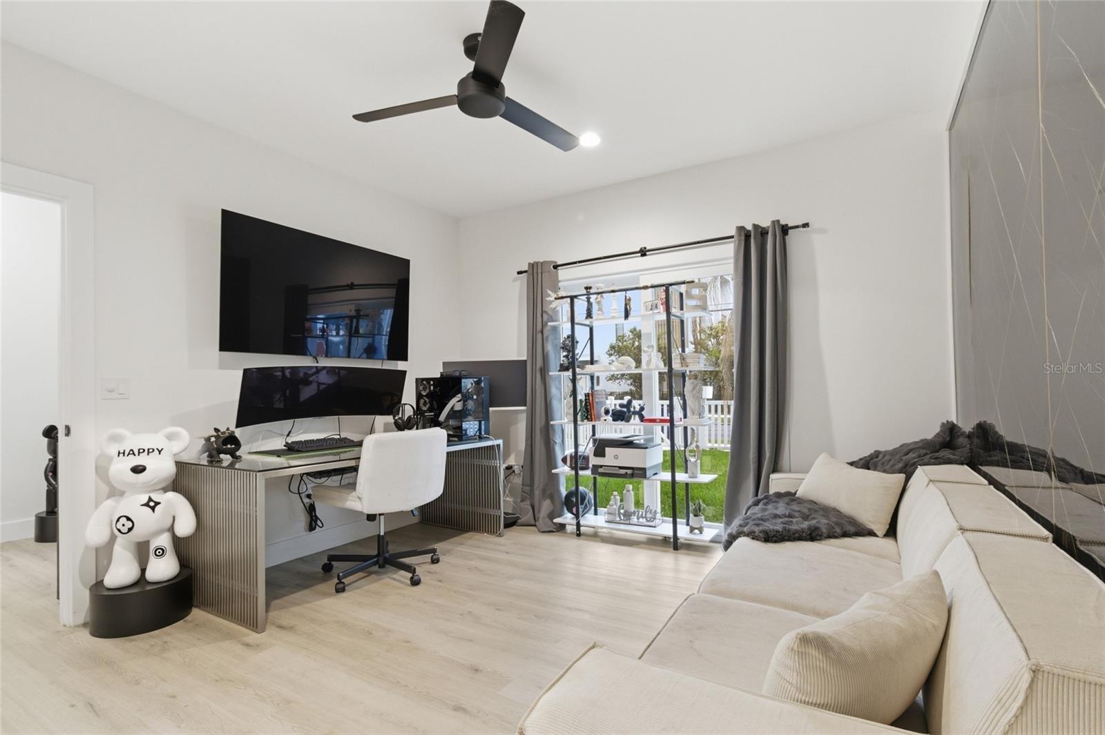 215 W COLUMBUS DR #2 — photo 9