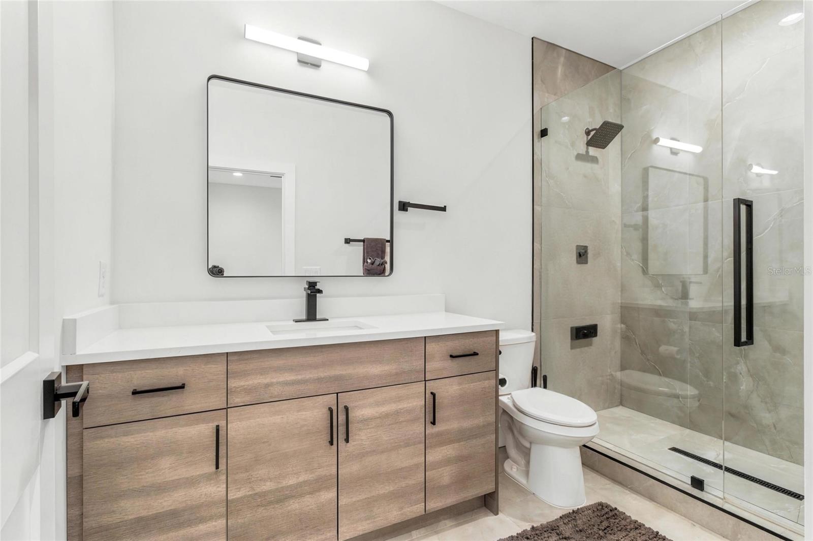 215 W COLUMBUS DR #2 — photo 28