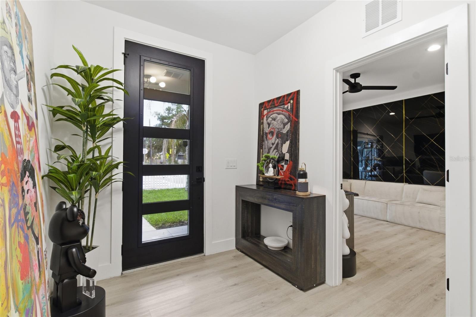 215 W COLUMBUS DR #2 — photo 6