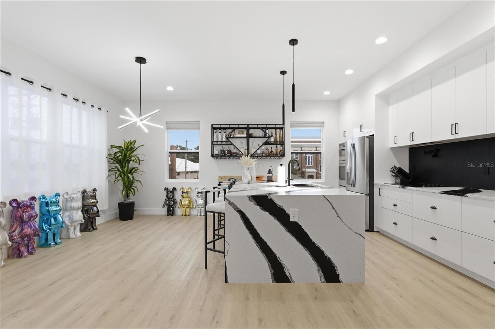 215 W COLUMBUS DR #2 — photo 12
