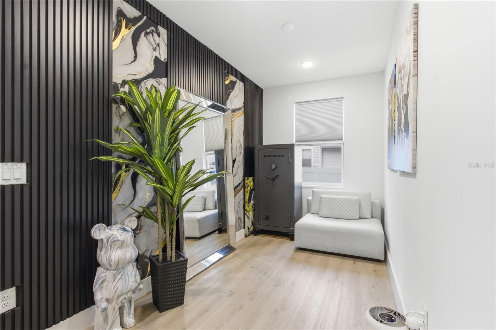 215 W COLUMBUS DR #2 — photo 8