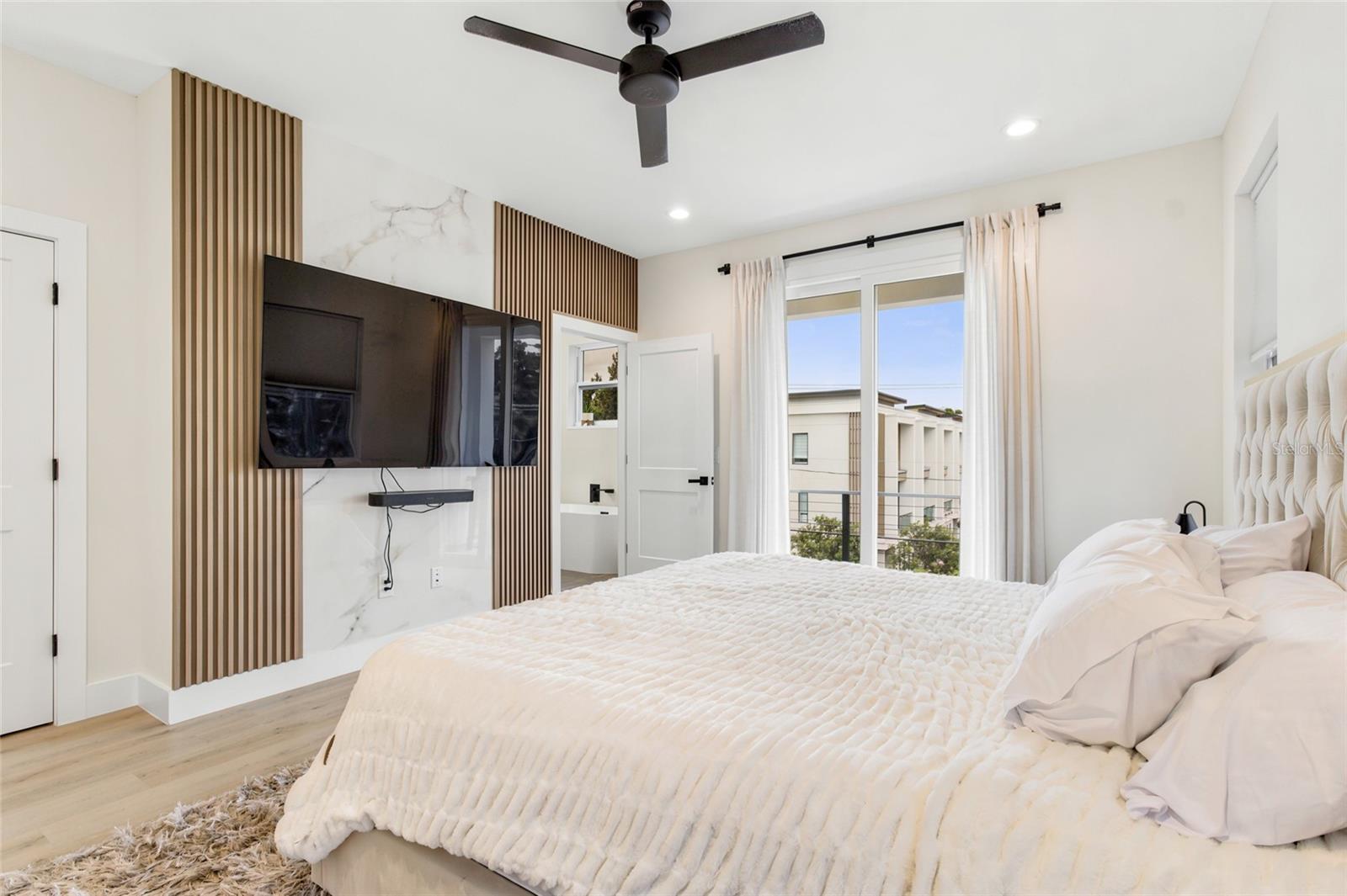 215 W COLUMBUS DR #2 — photo 23