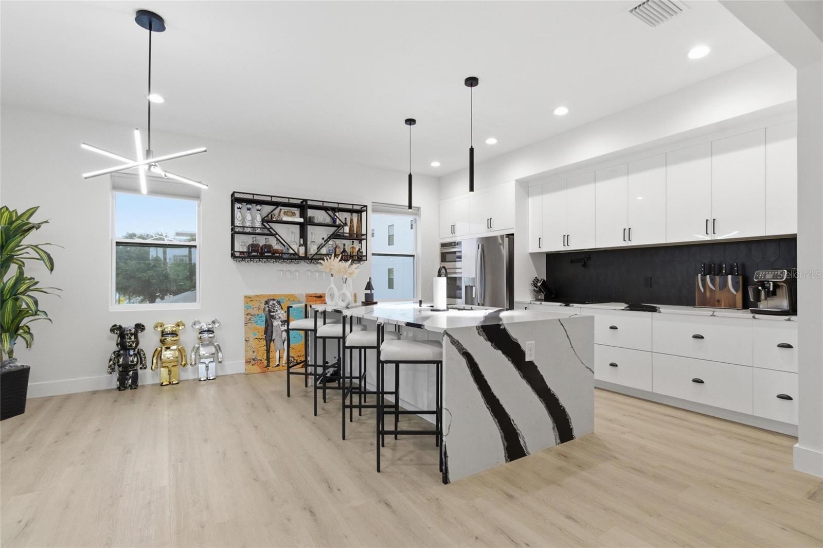 215 W COLUMBUS DR #2 — photo 13