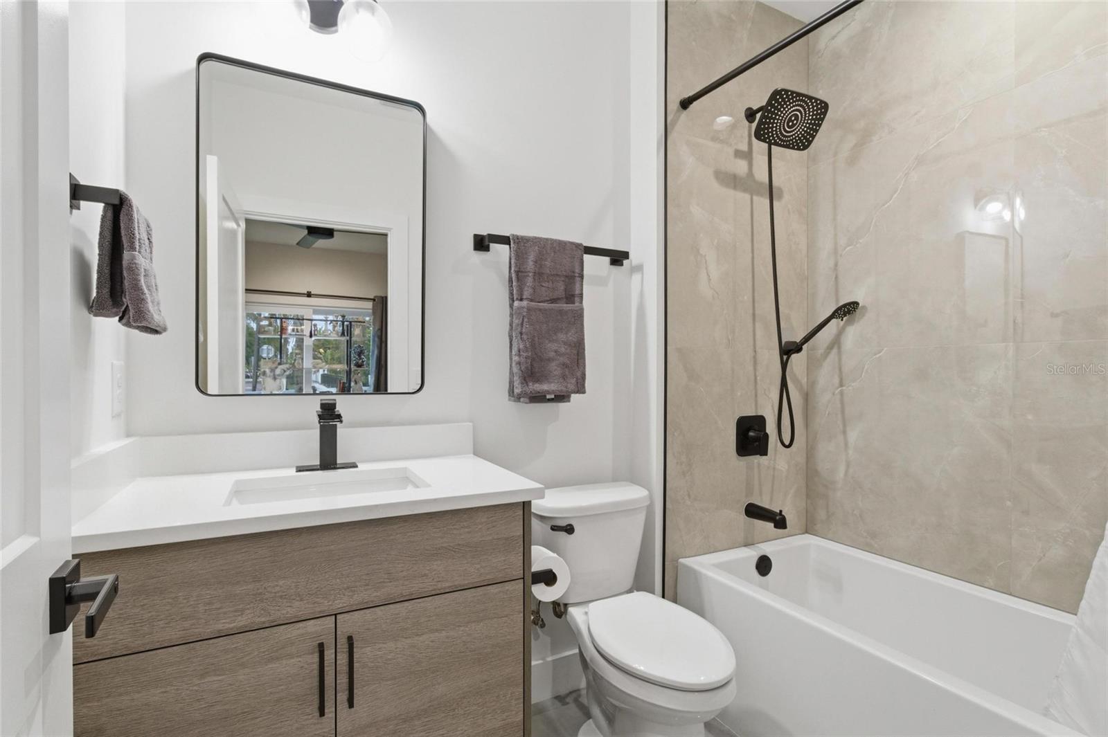215 W COLUMBUS DR #2 — photo 10