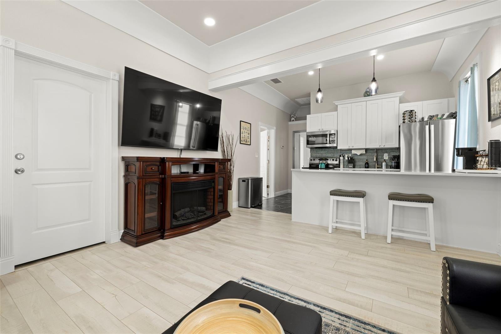 2526 W UNION ST — photo 11