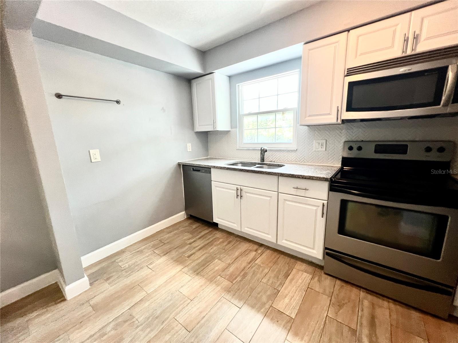 14402 REUTER STRASSE CIR #223 — photo 2