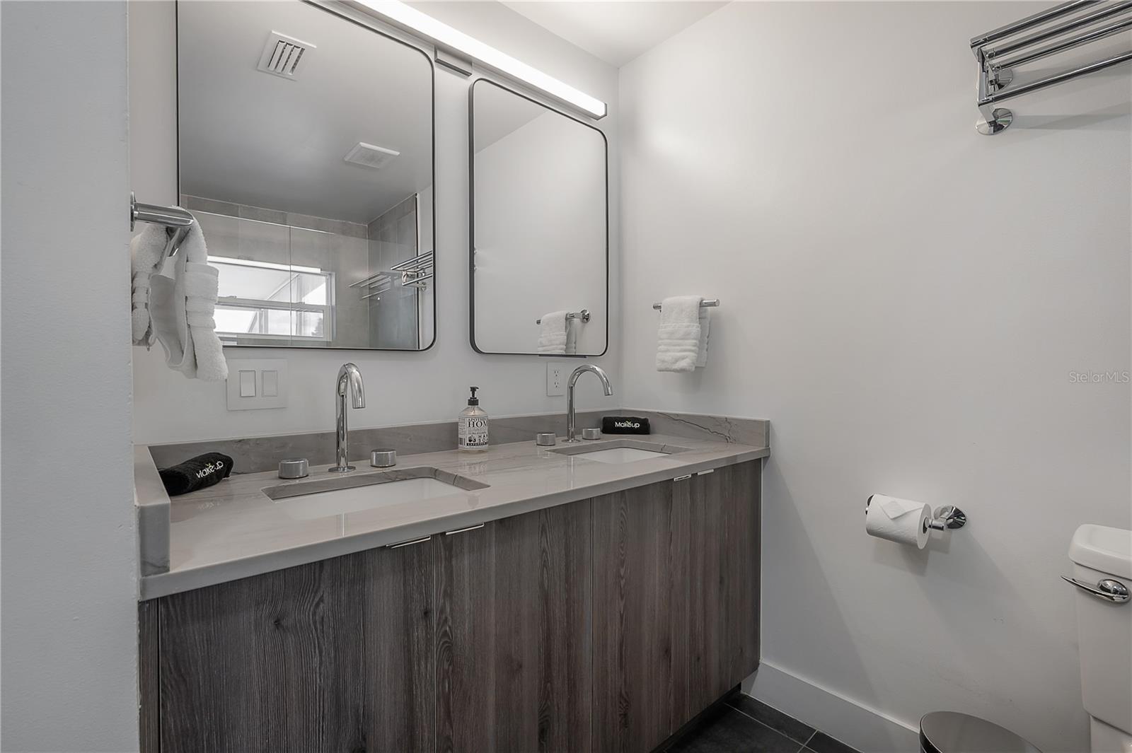 8757 BAY POINTE DR — photo 32
