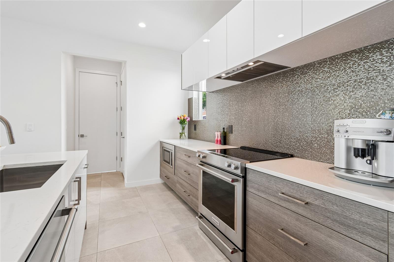 1314 W 1/2 LEMON ST — photo 31