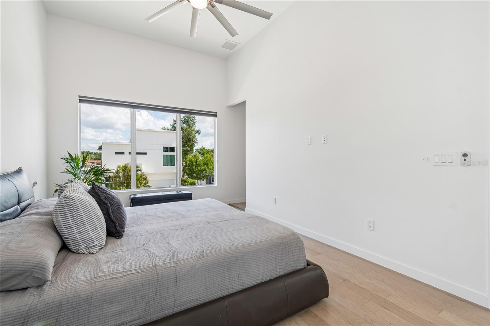 1314 W 1/2 LEMON ST — photo 60