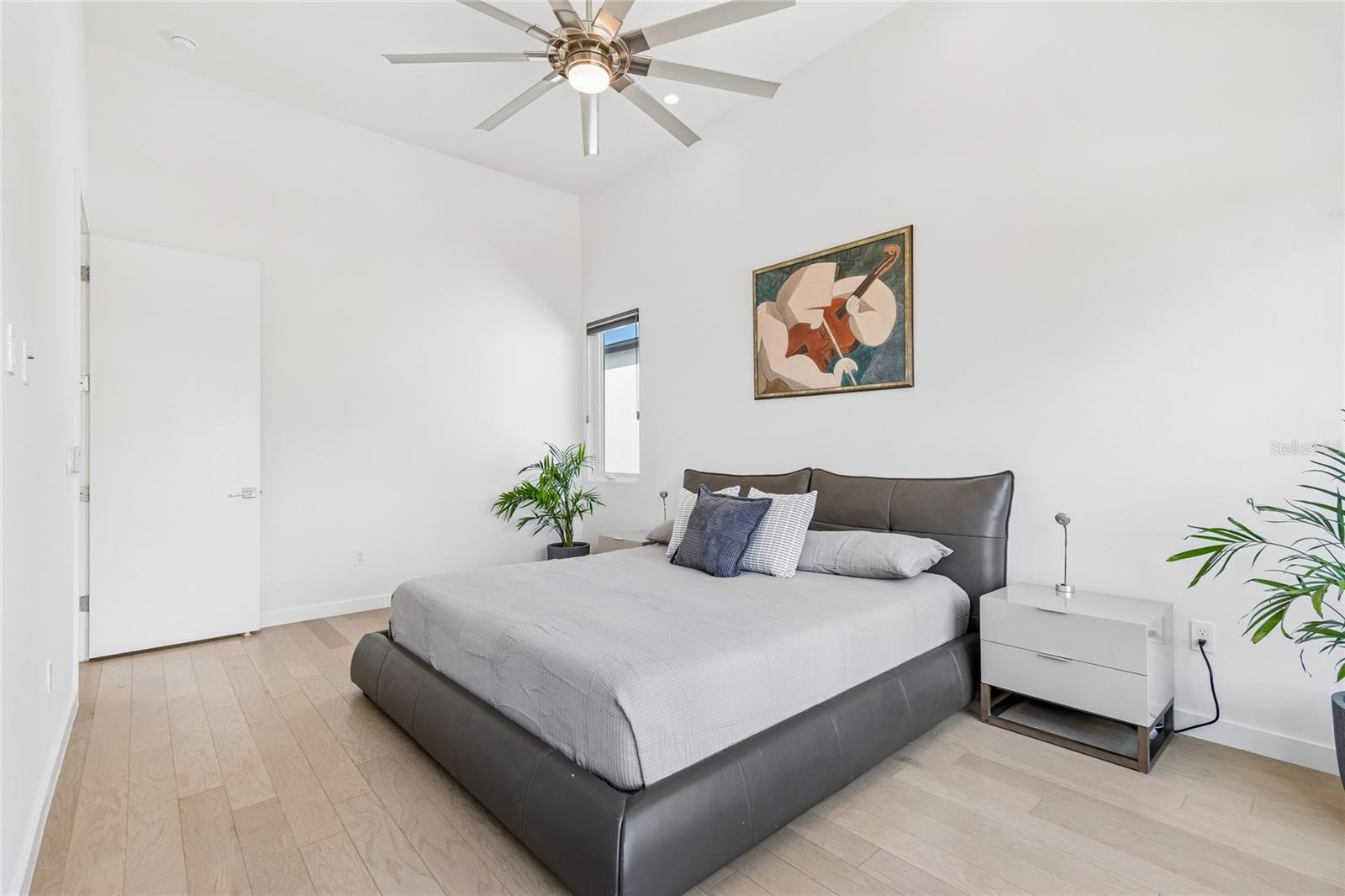 1314 W 1/2 LEMON ST — photo 59