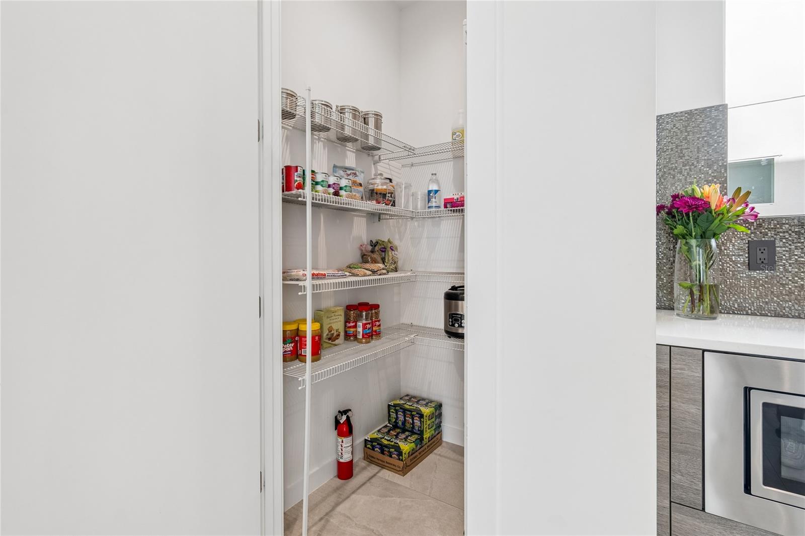 1314 W 1/2 LEMON ST — photo 32