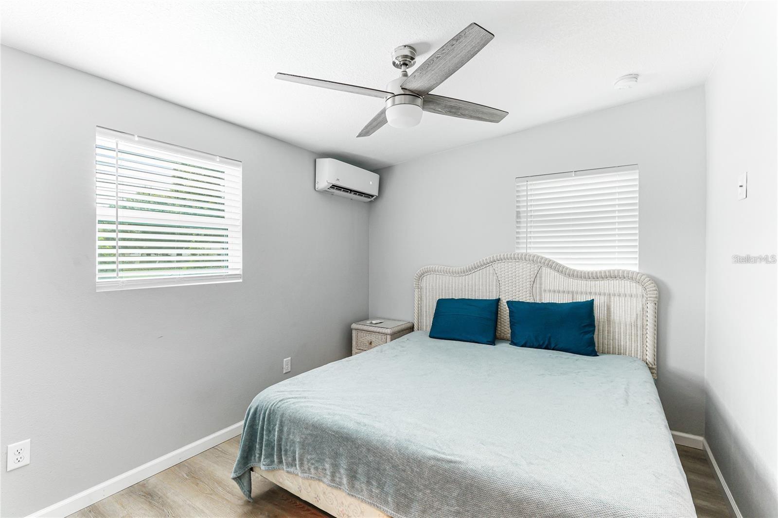 1023 ROBERTA ST — photo 11