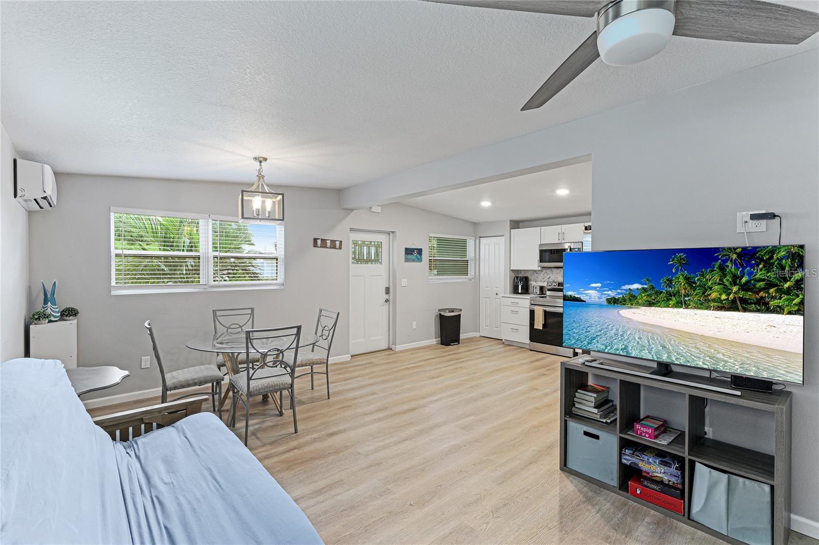 1023 ROBERTA ST — photo 8