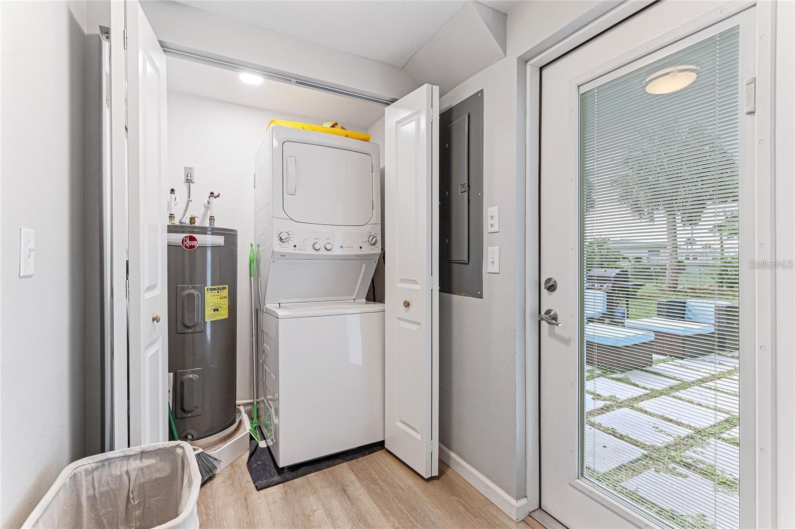 1023 ROBERTA ST — photo 15