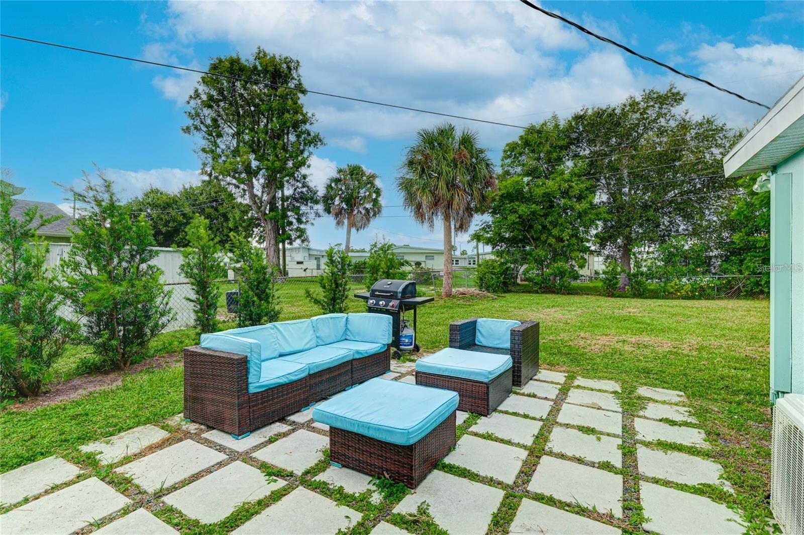 1023 ROBERTA ST — photo 3