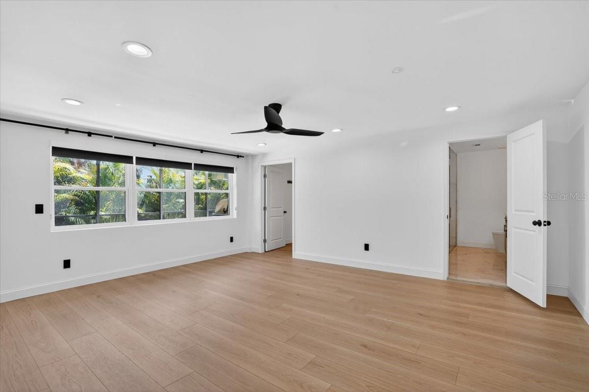 2708 N DUNDEE ST — photo 26