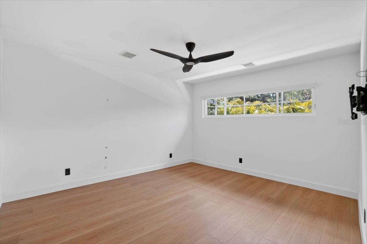 2708 N DUNDEE ST — photo 35