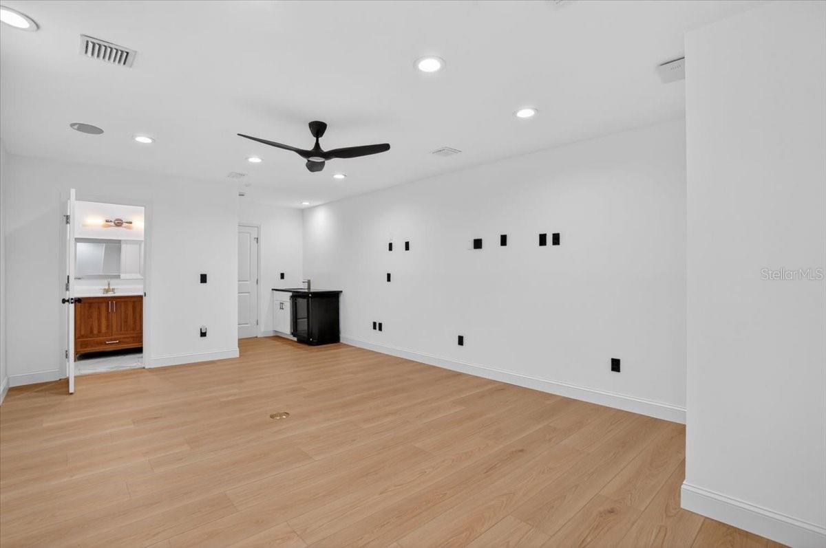 2708 N DUNDEE ST — photo 42