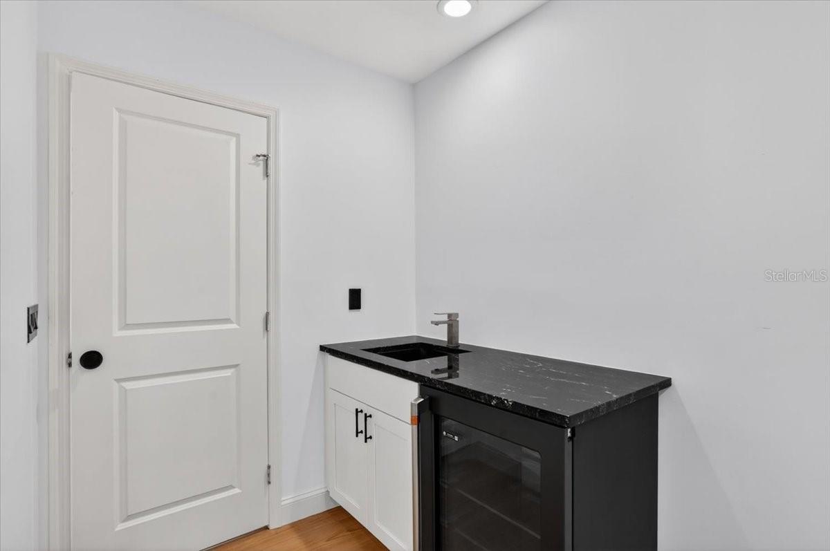 2708 N DUNDEE ST — photo 41