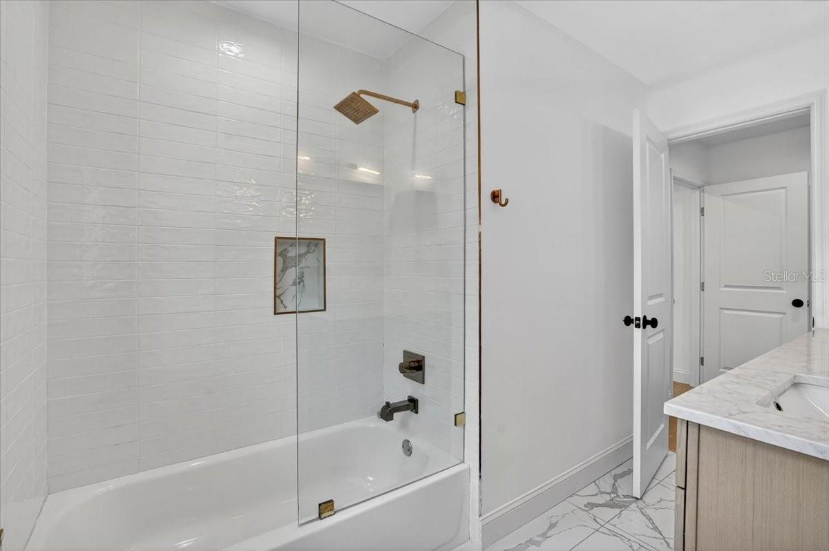 2708 N DUNDEE ST — photo 38