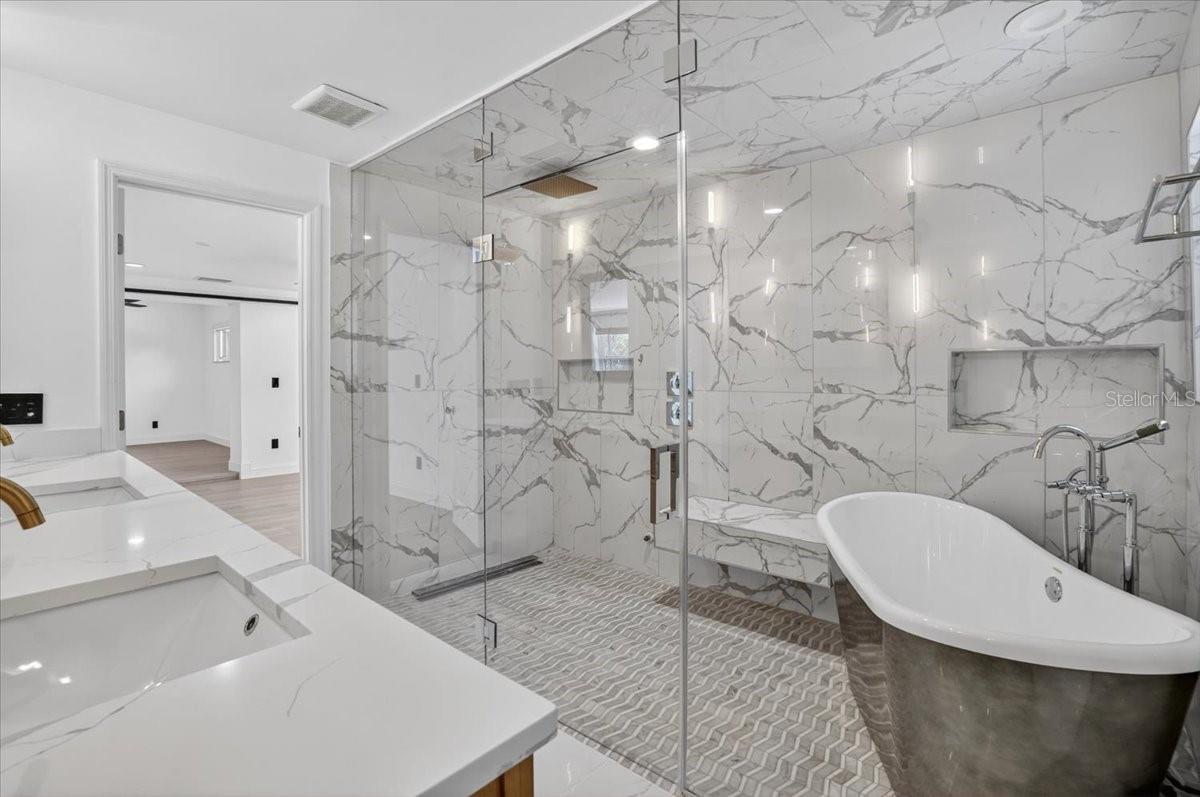 2708 N DUNDEE ST — photo 32