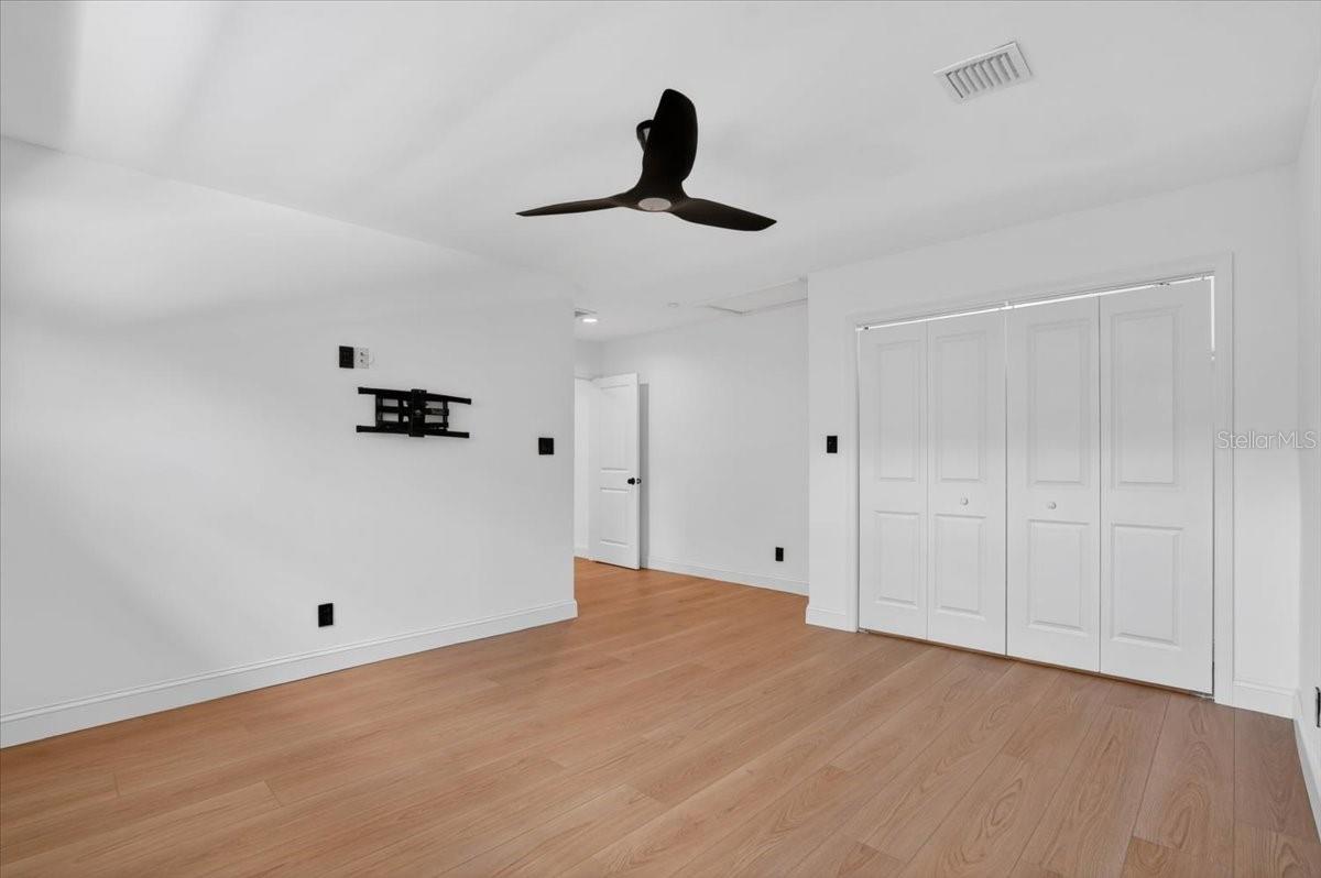 2708 N DUNDEE ST — photo 36
