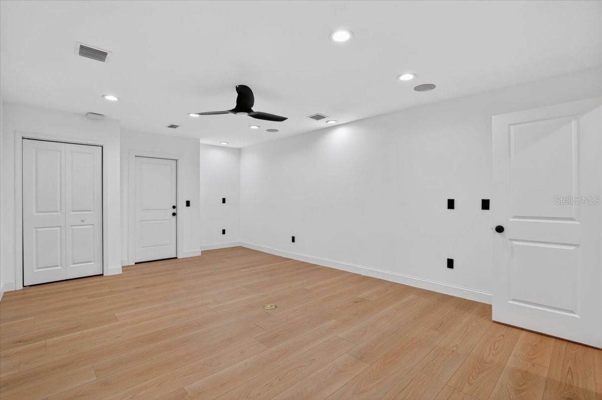 2708 N DUNDEE ST — photo 39