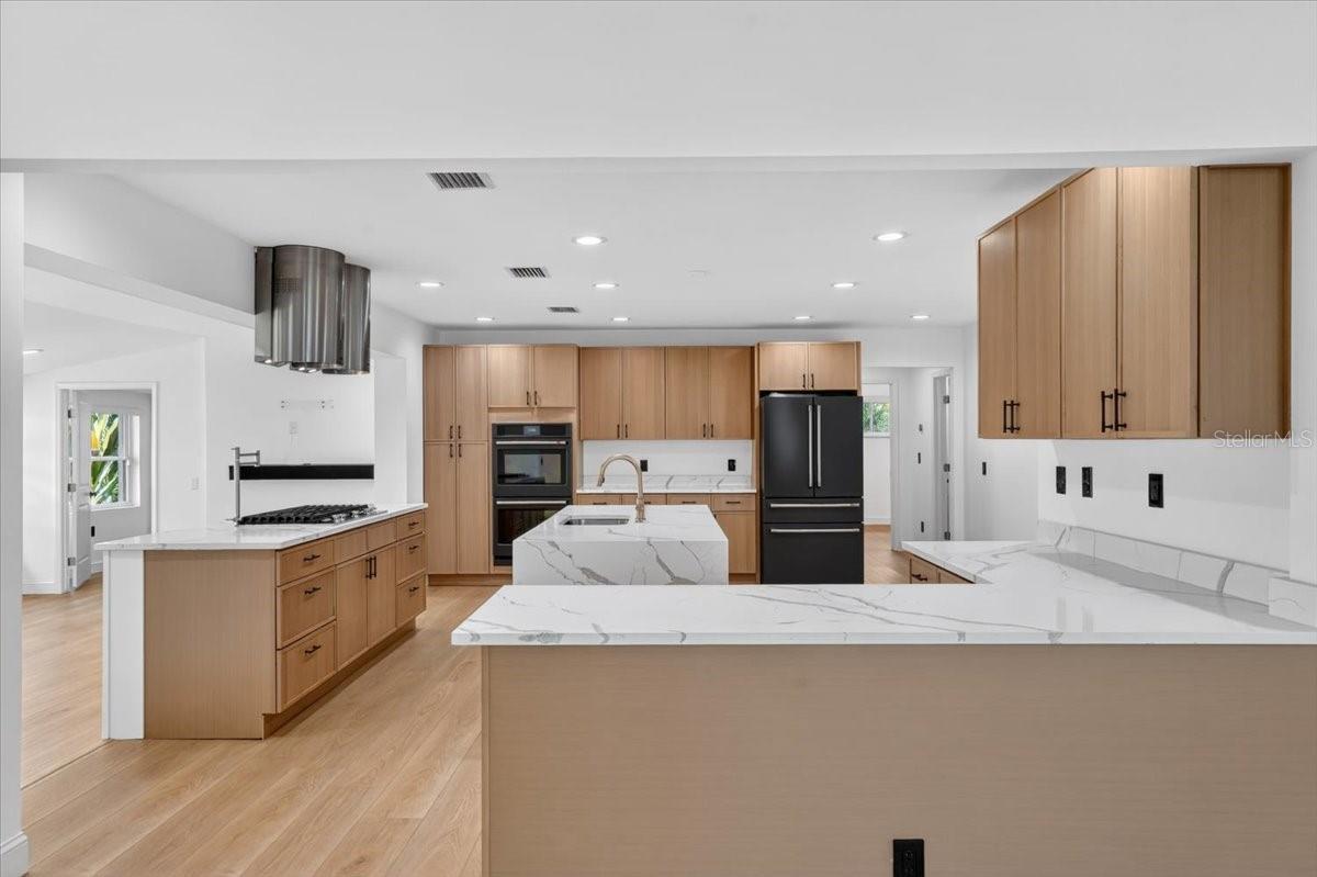 2708 N DUNDEE ST — photo 16