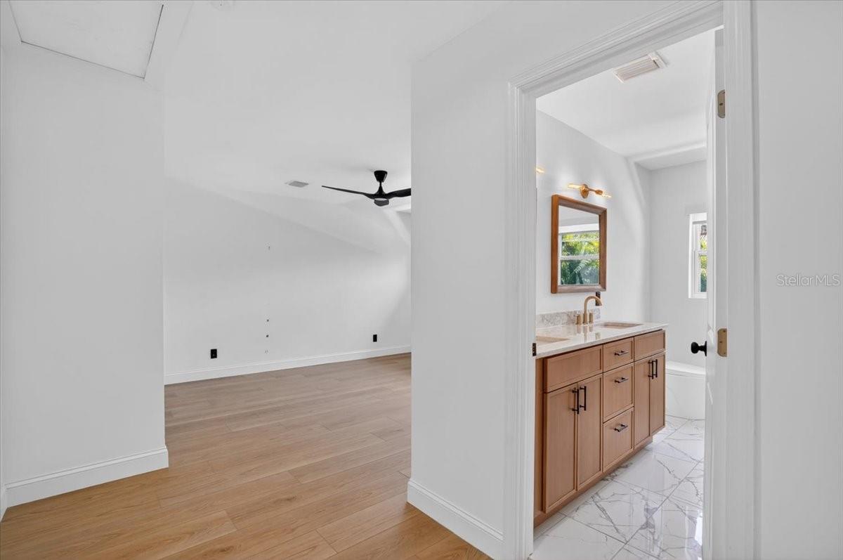 2708 N DUNDEE ST — photo 33