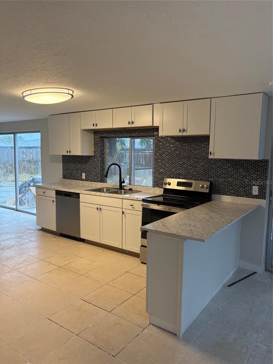 6301 SEABREEZE DR — photo 15