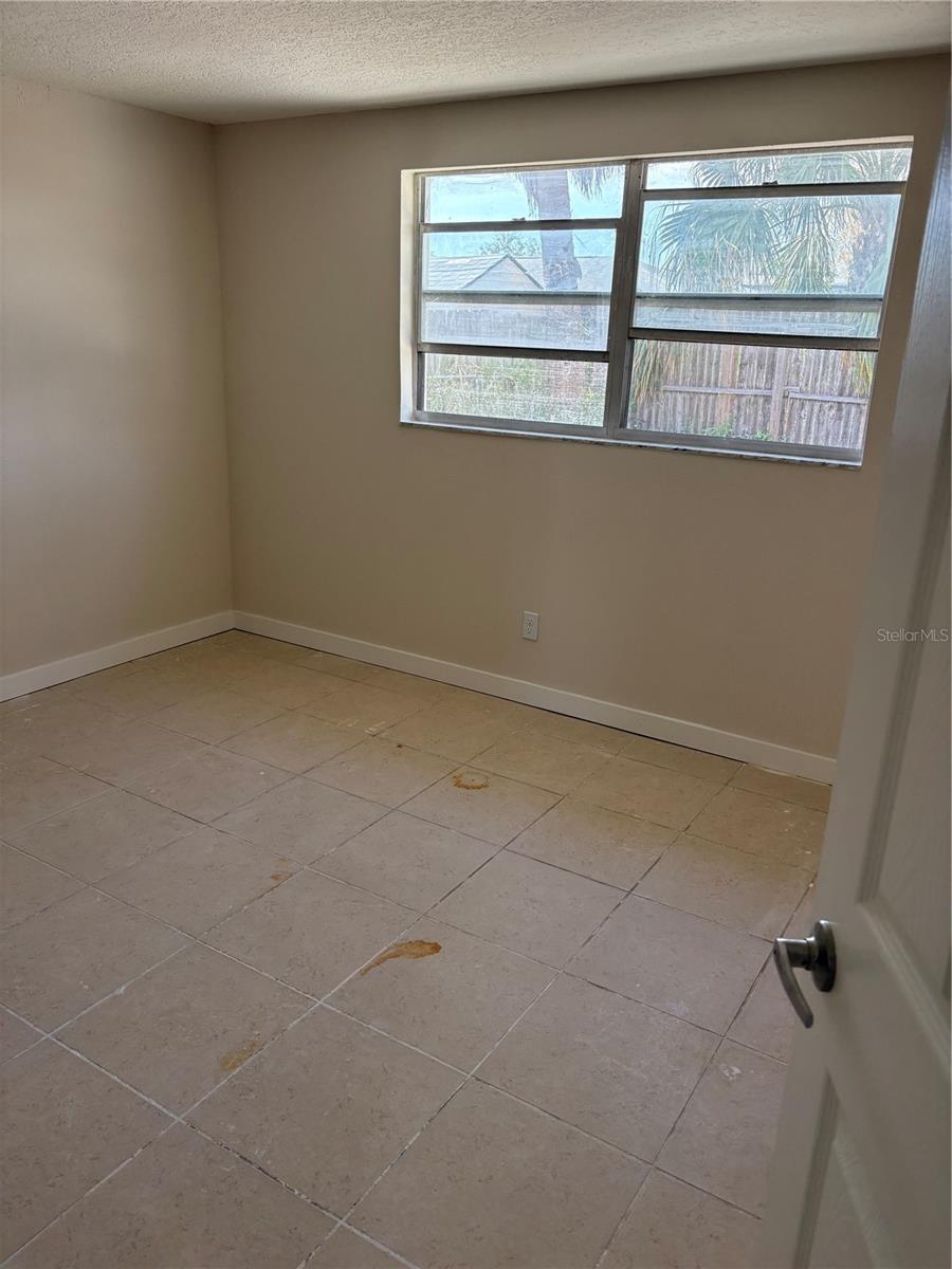 6301 SEABREEZE DR — photo 32