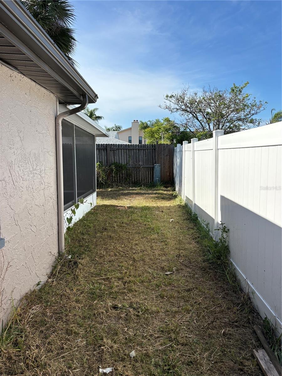 6301 SEABREEZE DR — photo 12
