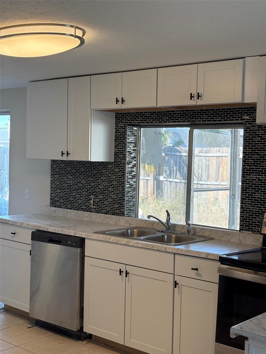 6301 SEABREEZE DR — photo 16