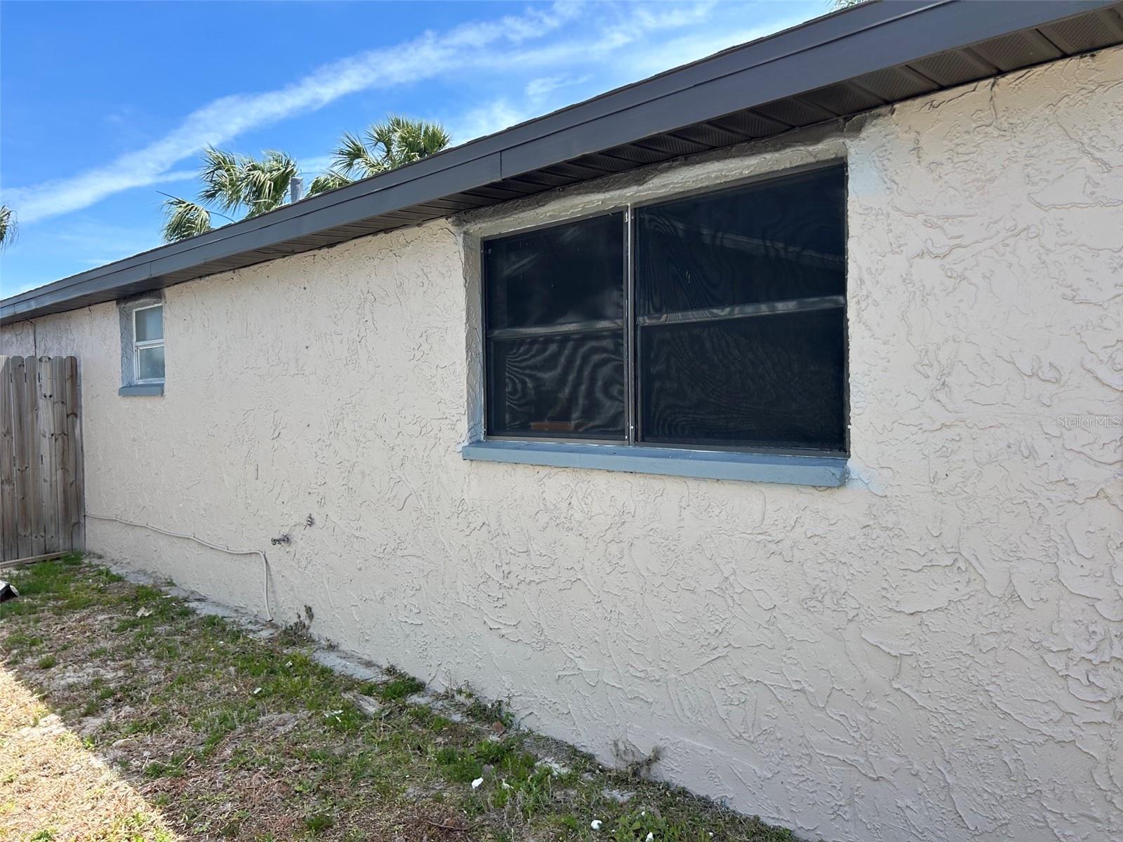 6301 SEABREEZE DR — photo 9