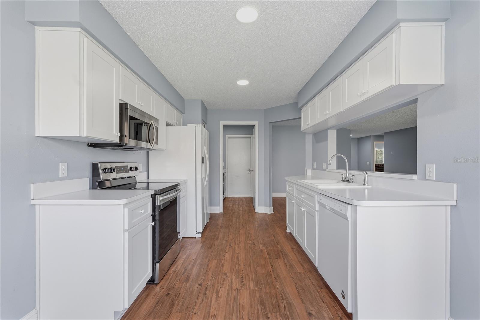 9031 WARWICK LN #9031 — photo 16