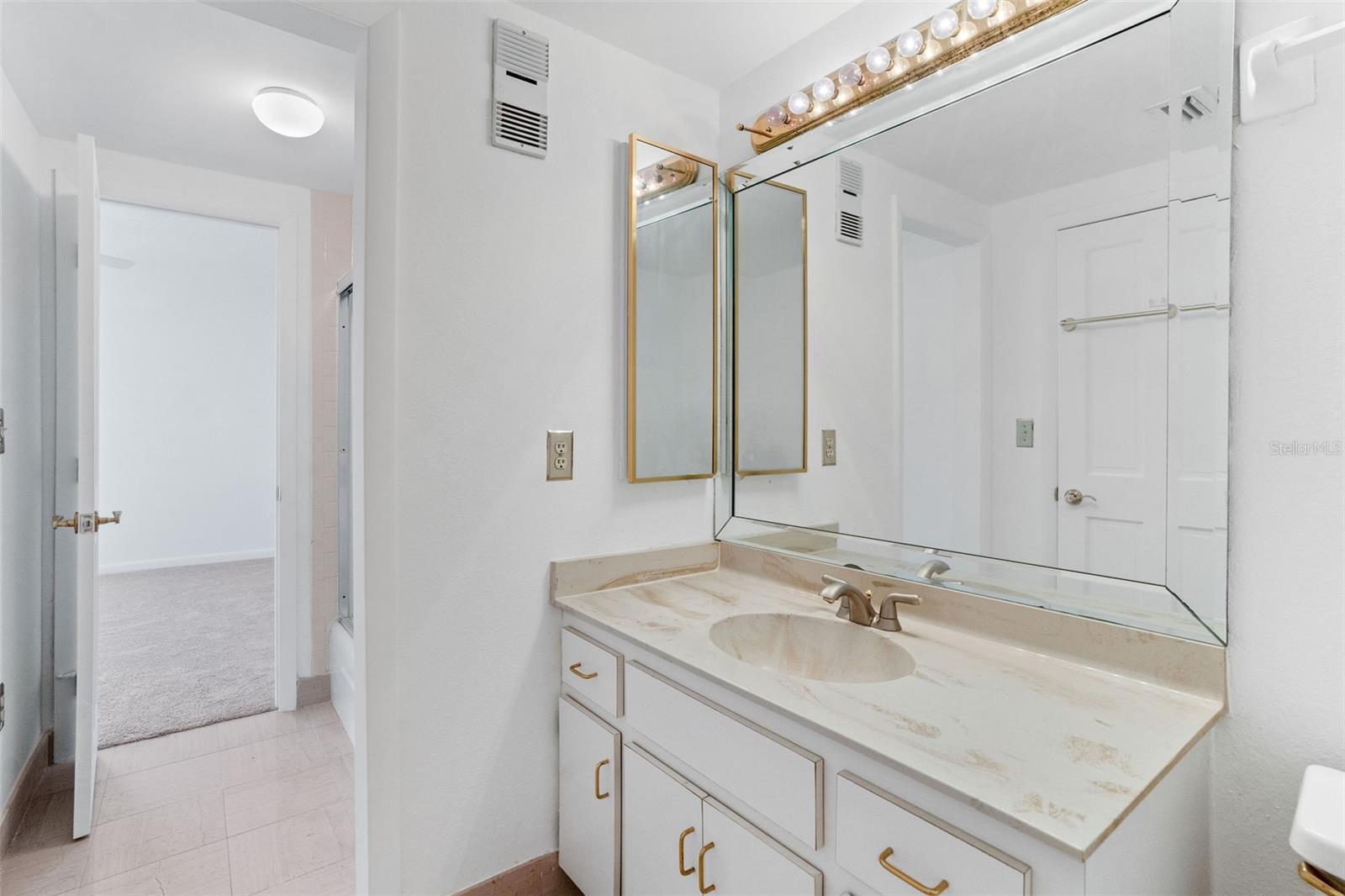 100 PIERCE ST #307 — photo 22