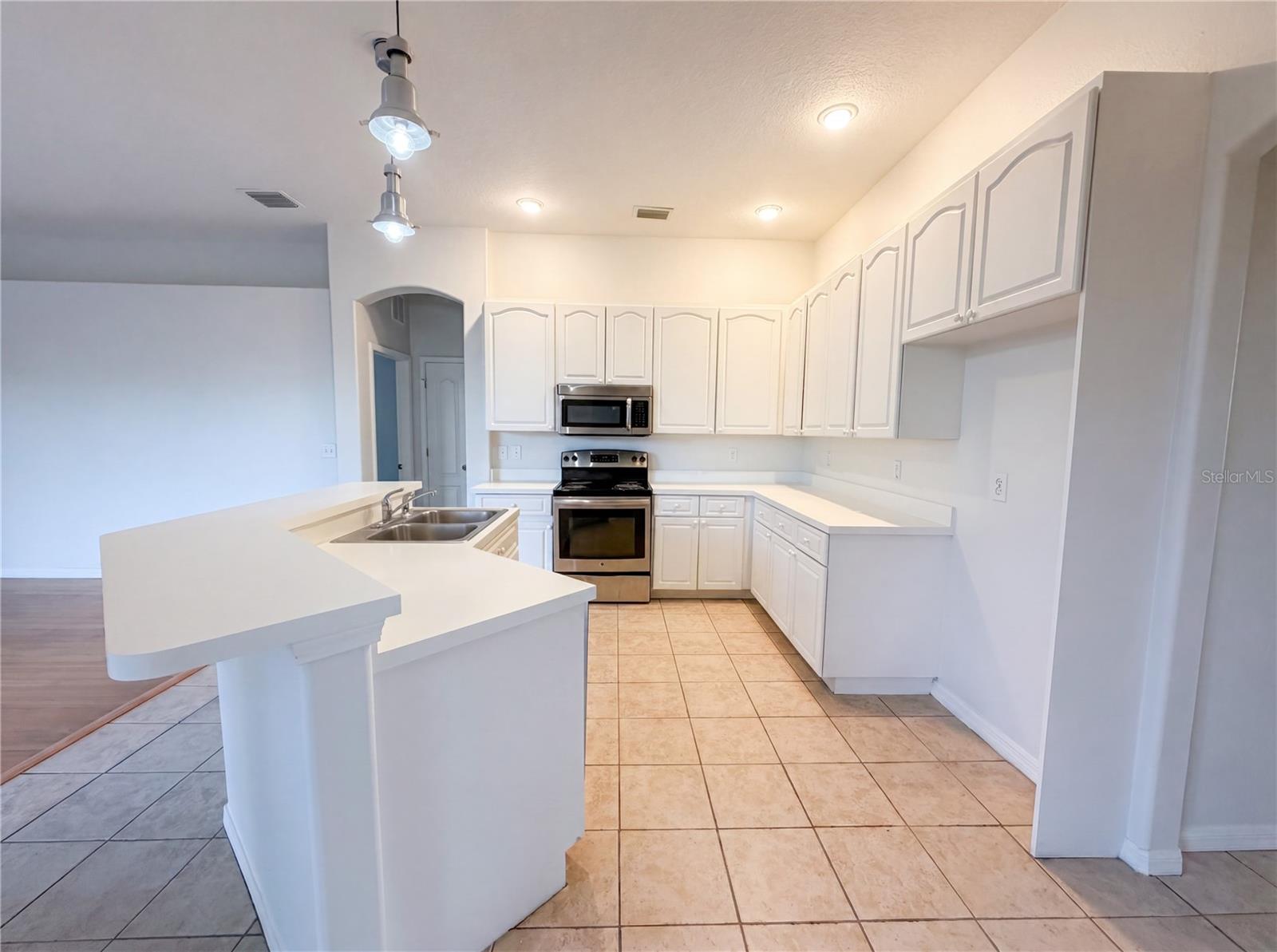 203 TAYLOR BAY LN — photo 2