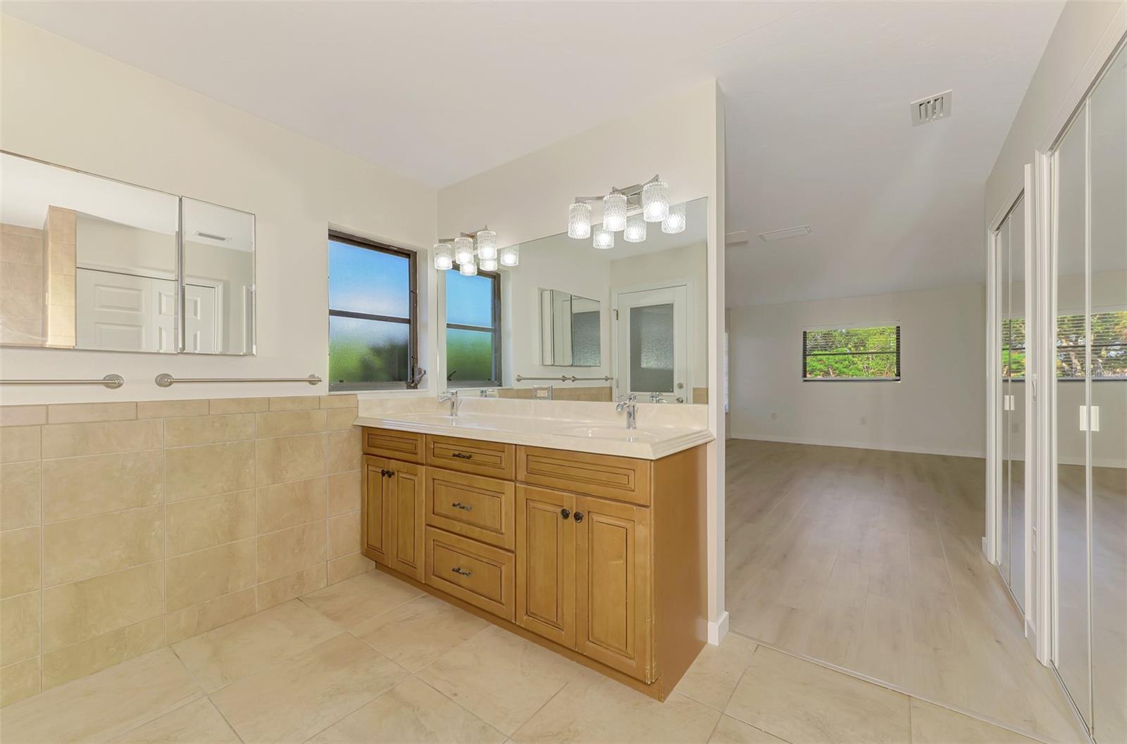 2340 PALMETTO ST — photo 31