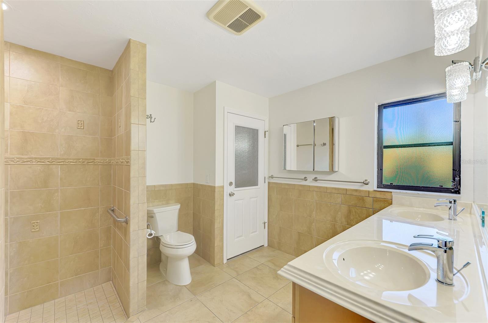 2340 PALMETTO ST — photo 30