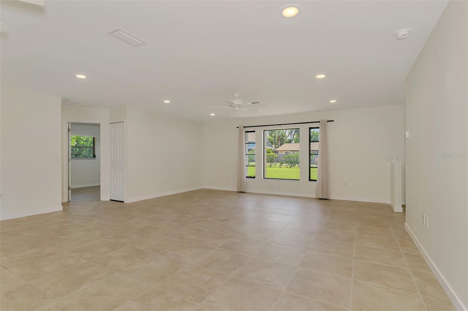 2340 PALMETTO ST — photo 12
