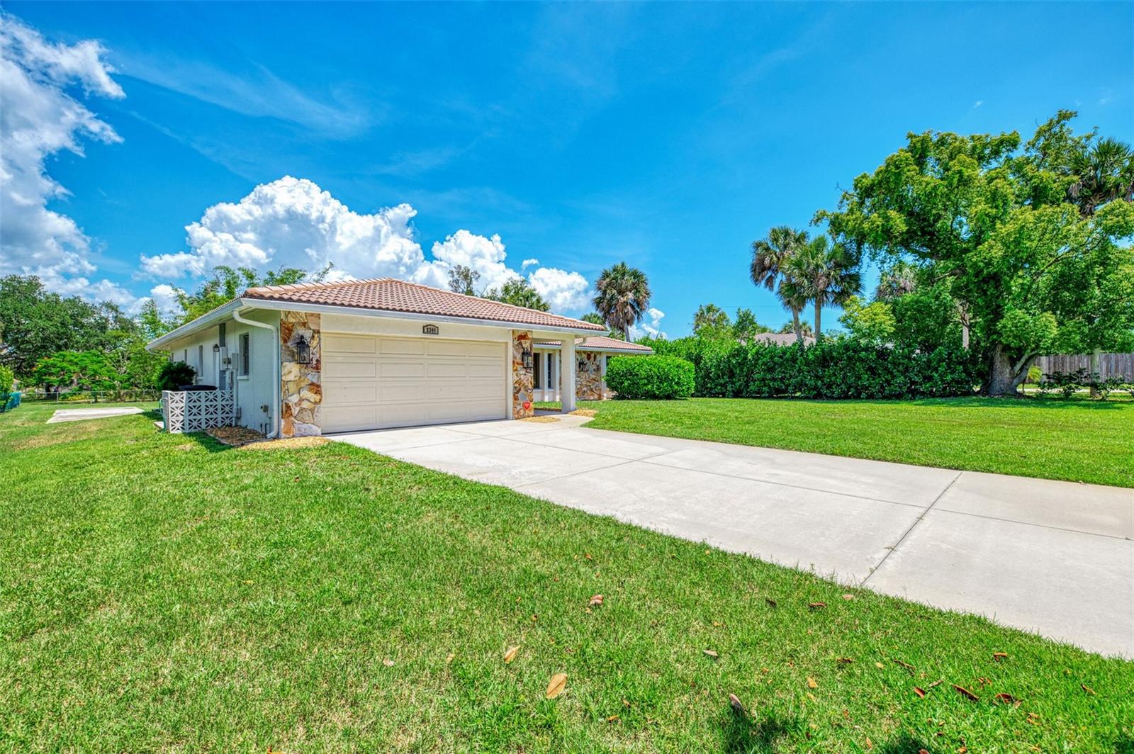 2340 PALMETTO ST — photo 3