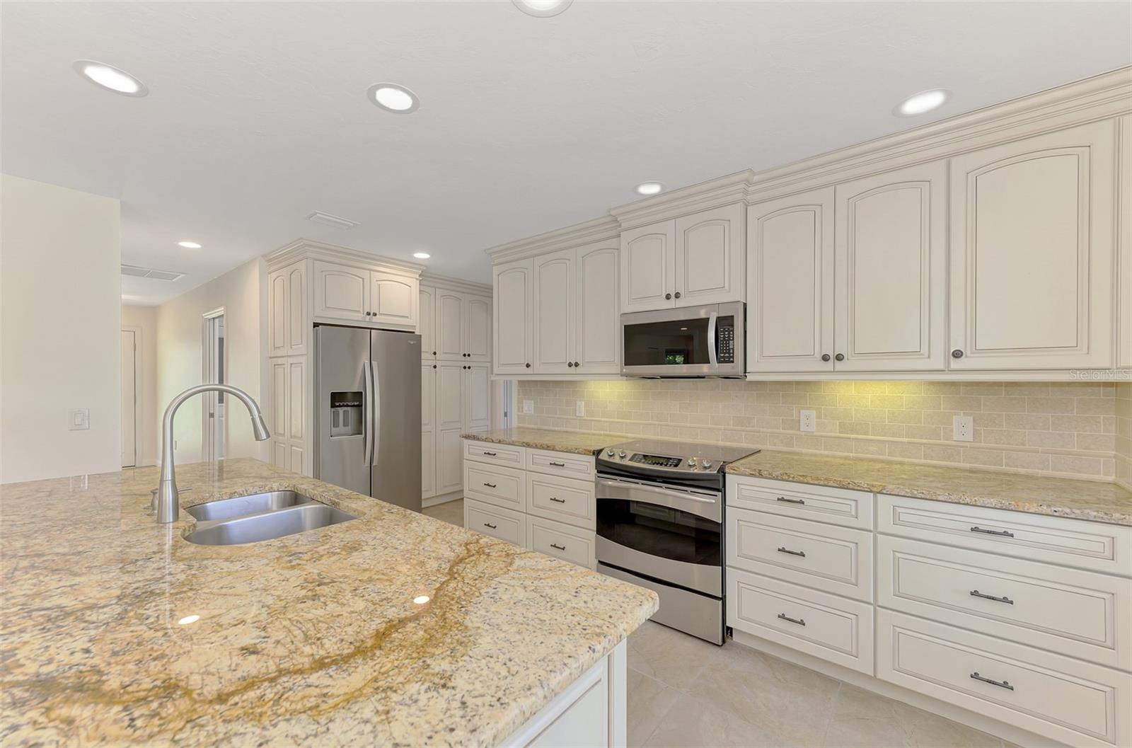 2340 PALMETTO ST — photo 22