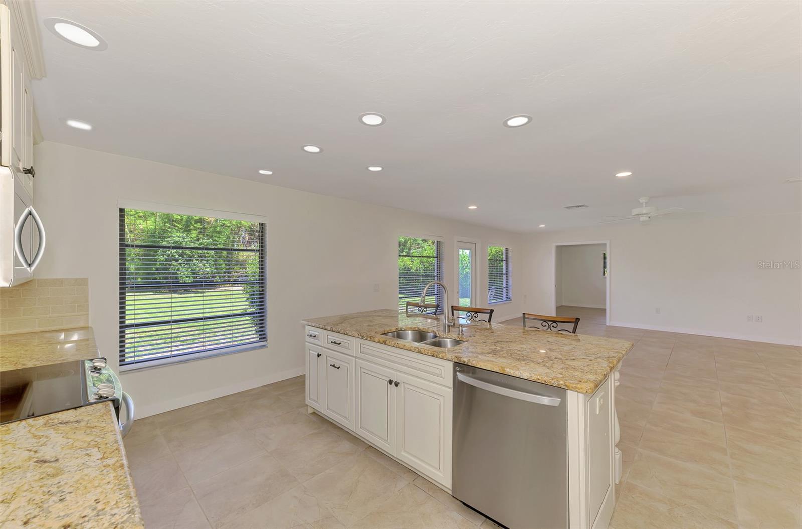 2340 PALMETTO ST — photo 25