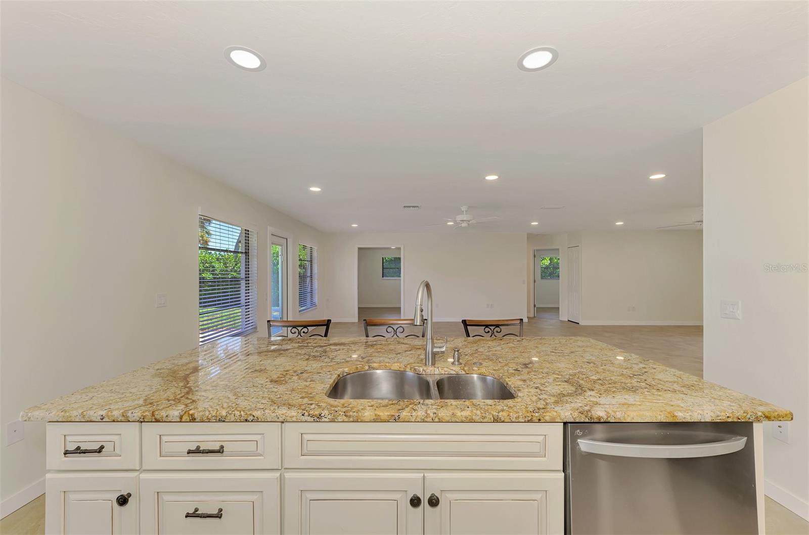2340 PALMETTO ST — photo 24