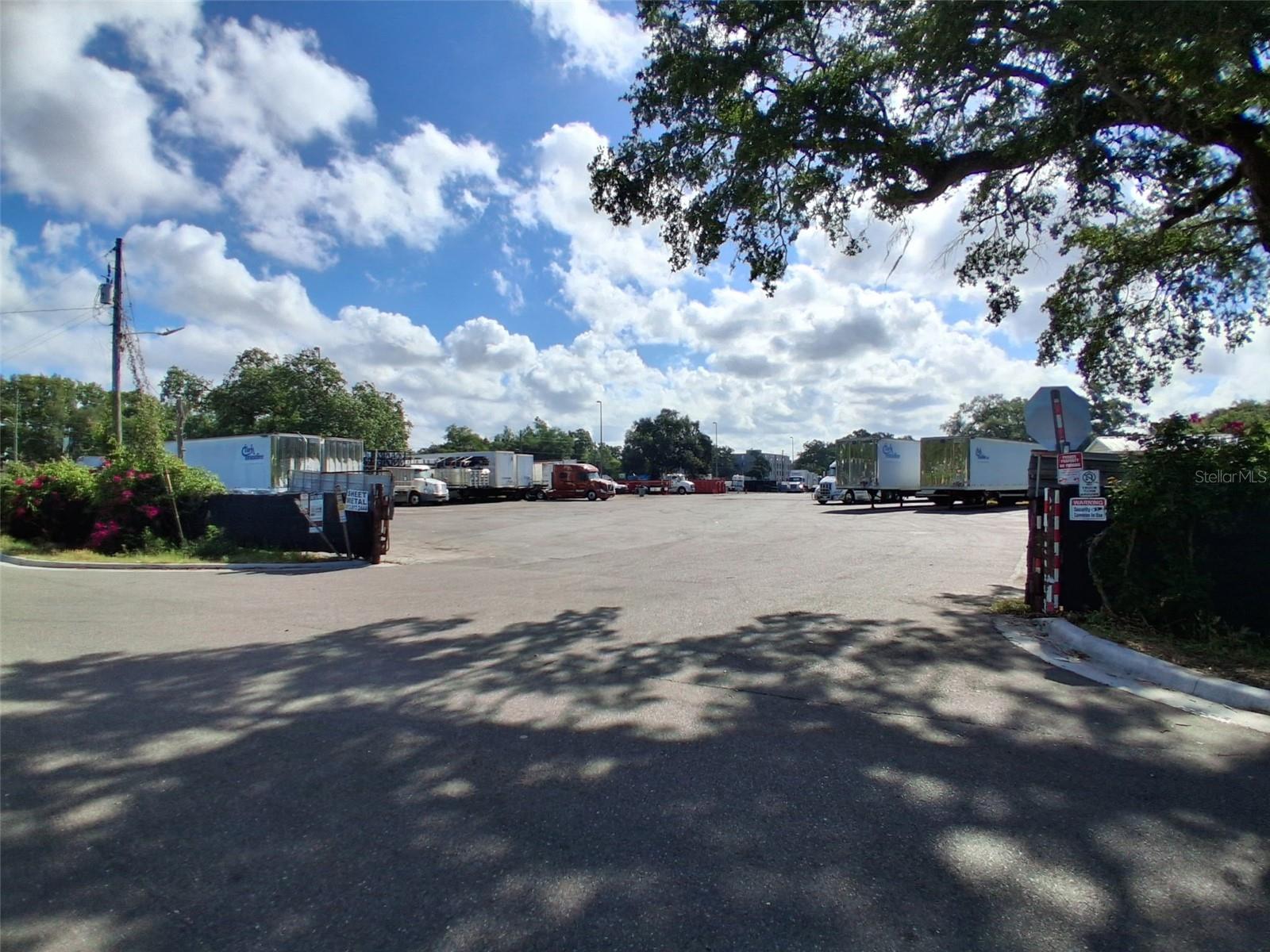 7001 CAUSEWAY BLVD — photo 7