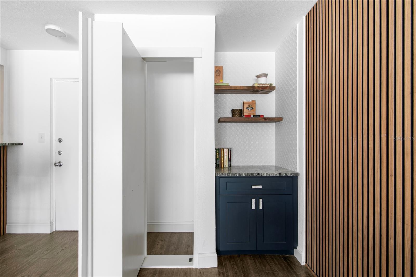 2302 S MANHATTAN AVE #108 — photo 3